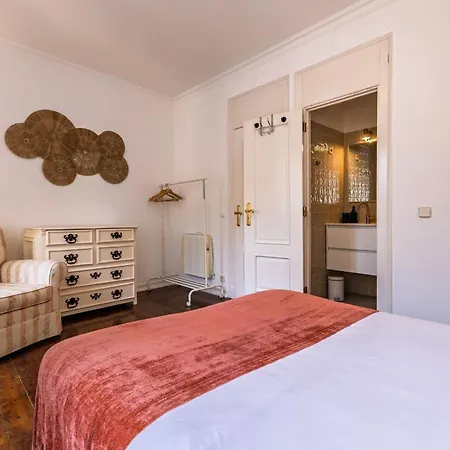 Διαμέρισμα Charming And Bright Townhouse 3bdr By Lovelystay Lisboa