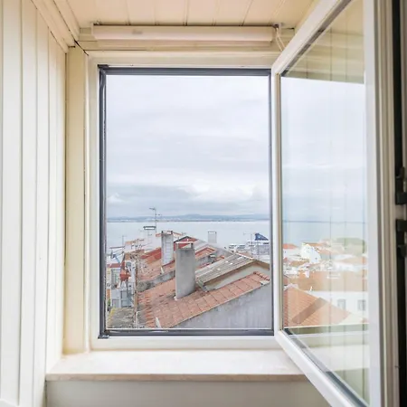 Appartement Charming And Bright Townhouse 3bdr By Lovelystay Lisboa