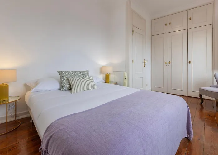 Διαμέρισμα Charming And Bright Townhouse 3bdr By Lovelystay Lisboa