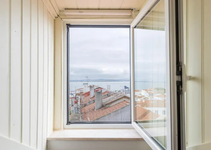 Διαμέρισμα Charming And Bright Townhouse 3bdr By Lovelystay Lisboa