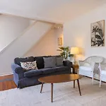 Charming And Bright Townhouse 3bdr By Lovelystay Lisboa