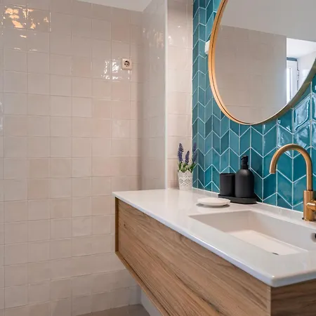 Charming And Bright Townhouse 3bdr By Lovelystay דירה ליסבון