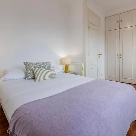 דירה Charming And Bright Townhouse 3bdr By Lovelystay ליסבון