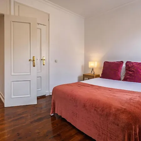 Charming And Bright Townhouse 3bdr By Lovelystay ליסבון