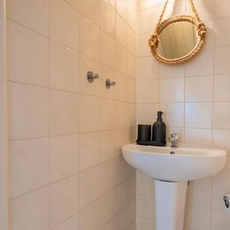 Charming And Bright Townhouse 3bdr By Lovelystay דירה ליסבון